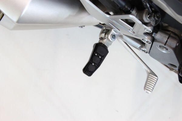 Triumph Touring Foot Peg Set P