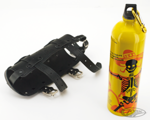 Black Holder with Aluminum Drink Bottle (DE)