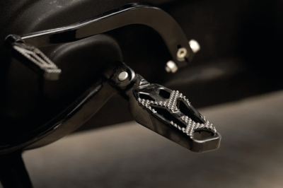 Crook Series Driver Footpegs ST18-Up (IT)