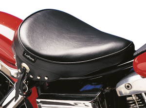 Solo seat with skirt and conchos FX-FLH (FR)
