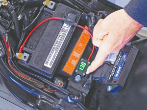 ONBOARD DIAGNOSTIC VOLTMETER (FR)