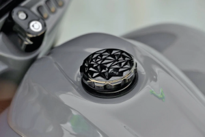 Diamond Gas Cap f/T&S console FLH/T93-up (FR)