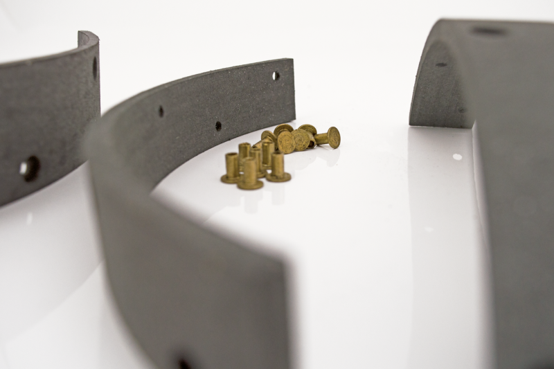 brake linings w/rivets rear W41-52 (ES)