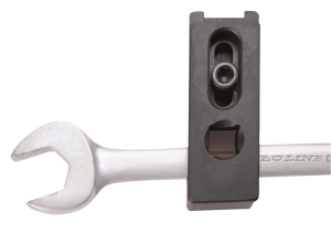 Adjustable torque wrench adapter (GB)