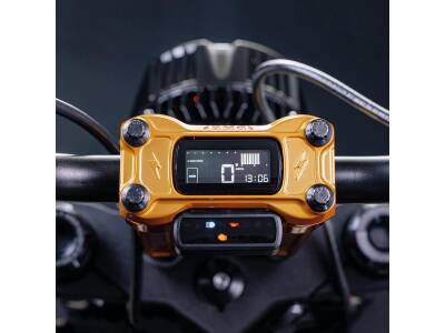 D2 Multifuncton Speedo- and Tachometer 8 Color Changeable Display