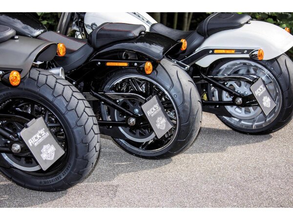 Long License Plate Side Mount Kit for Softail M8 Long, German specification Gloss Black