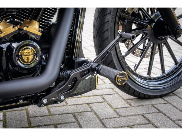 Phantom Mid- to Forward Control Conversion Kit for Softail M8 75 mm Further Forward Flat Black